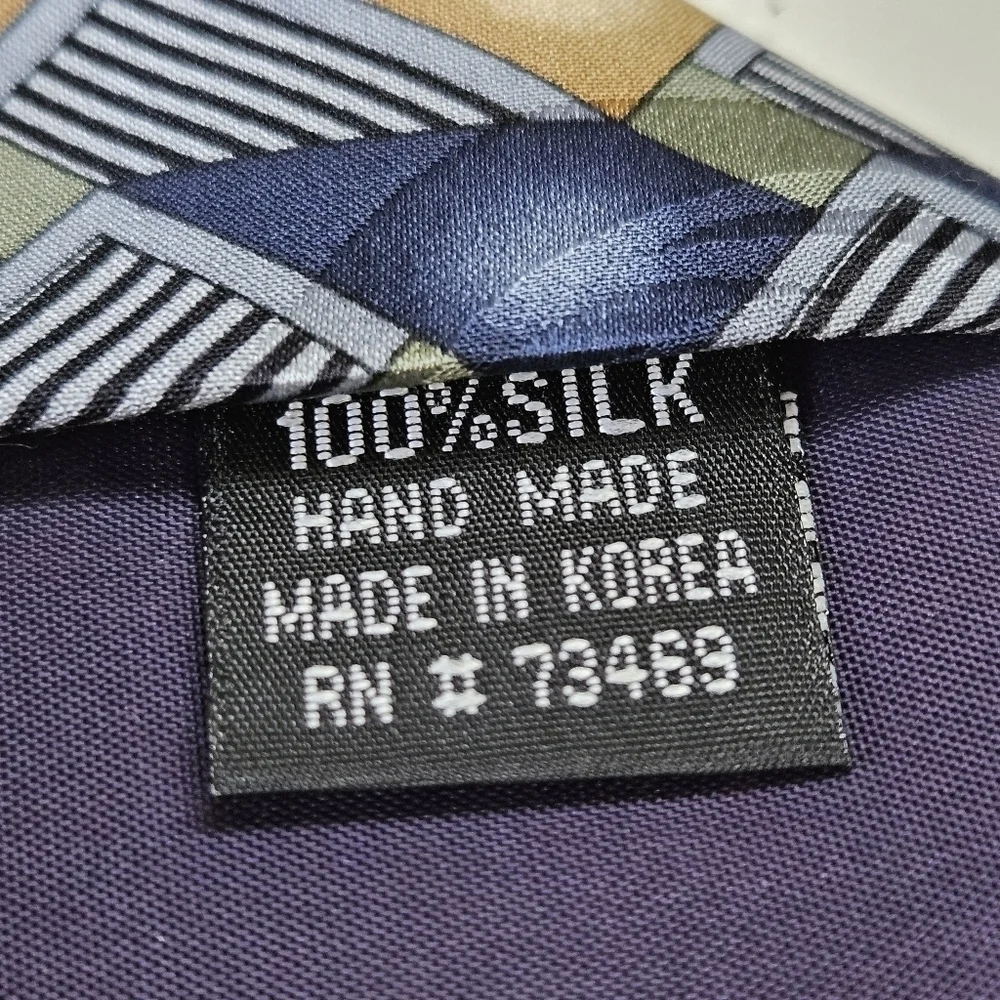 VINTAGE Walt Disney World Hidden Peeking Mickey Mouse Men's Silk Neck Tie